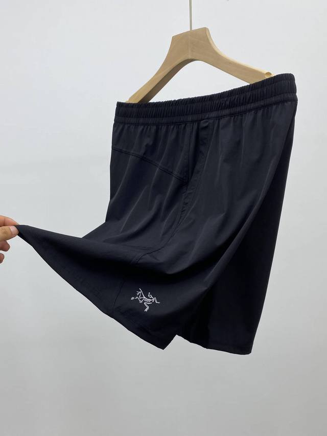 Arcteryx 顶级户外速干短裤 ..作为今年的首单鸟短裤，必须高品质开头，独家现货，秒杀！！！ 人人必备 采用palisade Short 面料，台湾公司订