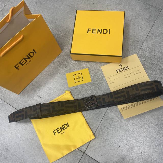 Fendi 芬迪 新款ff字母logo皮带 如图:专柜全套包装 代购版本 支持比对 特别火爆的一款男士腰带 断货的节奏 一款好的腰带象征着一个男人的品质与魅力