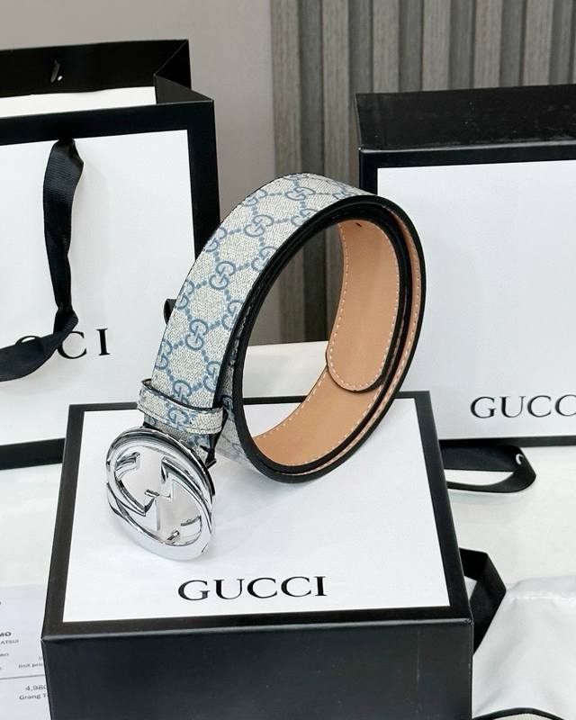 Gucci 古驰满印双g腰带 专柜包装！！ 货号：8053 扣头由品牌标志两个字母g组成的对称图案，精品双g钢扣，辨识度很高！ Gucci礼盒包装，低调轻奢商务