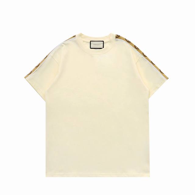顶级复刻版本 Gucci 古驰经典串标logo织带休闲短袖t恤 款号：67729 面料: 280G重磅纯棉，随意对比 砖柜同步。第一时间正品开发研制。欢迎对比！
