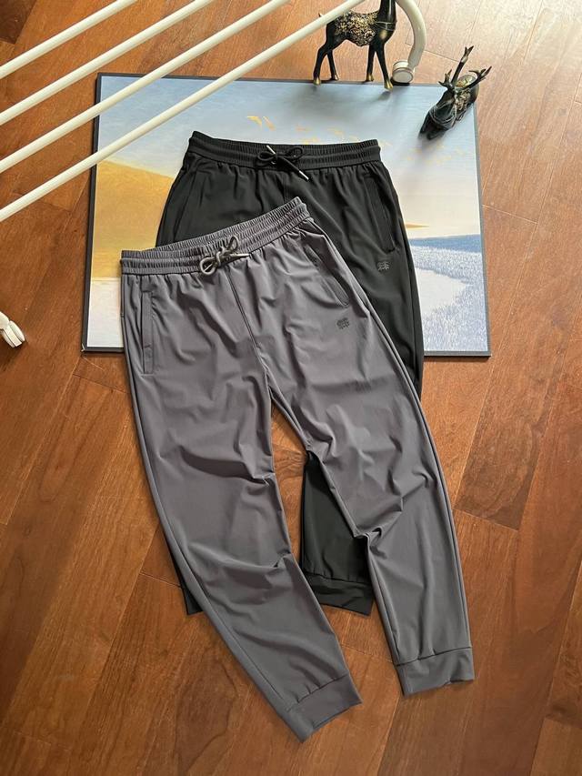 高品质 Kolonsport 可隆裤子凉感裤户外休闲裤修身版运动裤清爽长裤 简约适度，采用条纹冰丝面料 上身别提多舒适了，百分之80的聚酯纤维百分之20的氨纶，