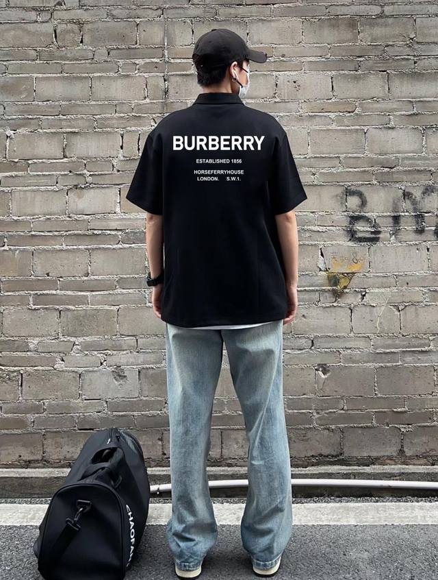 男士翻领款贸易主推款,面料改版更符合夏季气候,原包装吊牌 Burberry 巴宝莉超百搭经典小标 Polo衫短袖t恤 甄选高品质网眼速干面料 舒适透气 不闷不热