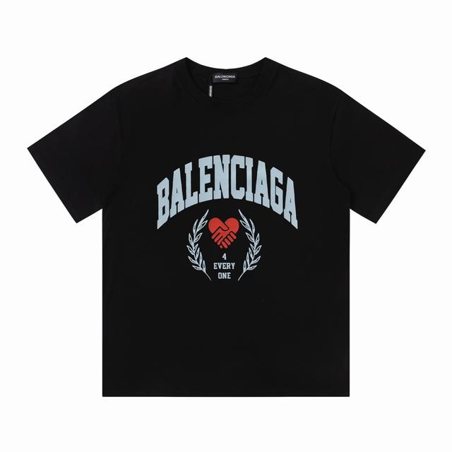 Balenciaga 巴黎世家 字母印花短袖t恤 全新的面料与车线工艺，定制面料，全程都是定织定染的，特殊色的决绝忌讳现成面料，大货只用到10卷面料，虽然付小缸 - 点击图像关闭