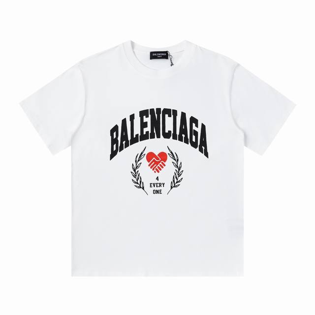 Balenciaga 巴黎世家 字母印花短袖t恤 全新的面料与车线工艺，定制面料，全程都是定织定染的，特殊色的决绝忌讳现成面料，大货只用到10卷面料，虽然付小缸
