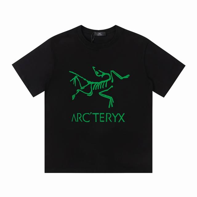 Arctertx 始祖鸟新款logo印花短袖t恤 Arctertx今年势不可挡，颠覆传统的户外设计，采用百分百270克纯棉面料，质感柔软顺滑，保持了始祖鸟出品的