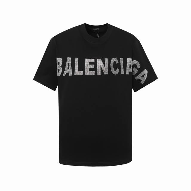 Balenciaga巴黎世家 前幅英文后背logo重工高温烫钻工艺 独家定织定染高克重紧密精梳棉面料 质感柔软舒适上身非常有型帅气 Os落肩宽松版型 春夏最新砖