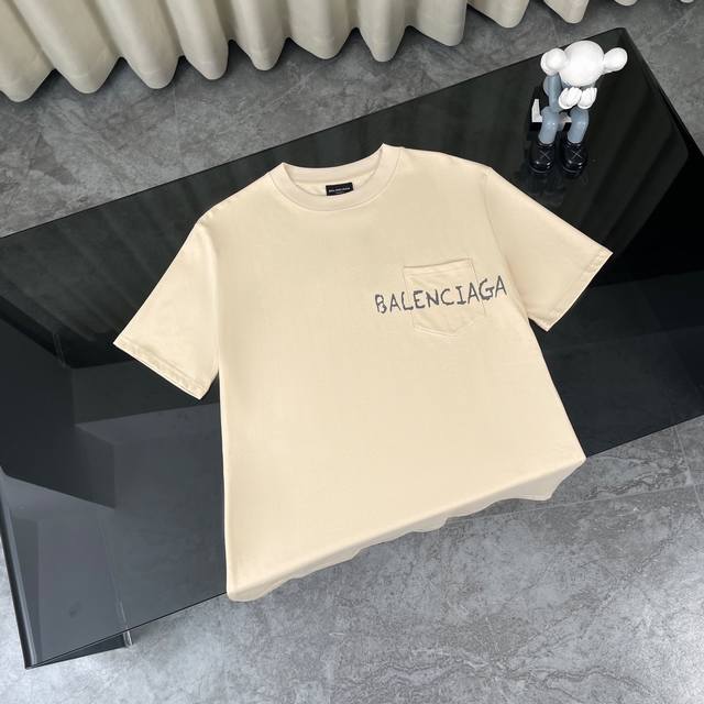 Balenciaga巴黎世家口袋经典印花字母短袖t恤 款号：6328B14 面料: 280重磅纯棉，随意对比 采用特定重磅32S精棉平纹针织面料，280克重；搭