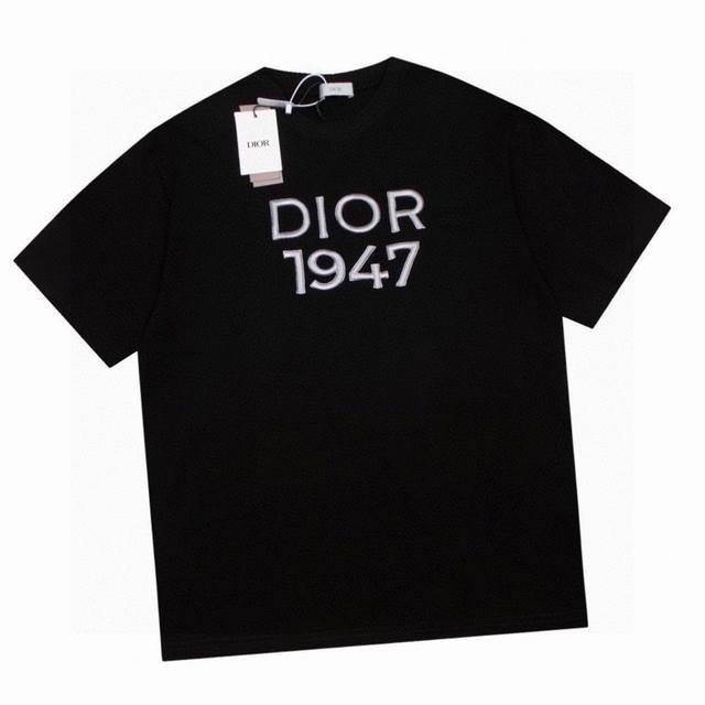 迪奥 Dior 夏季新款高端品质 经典1947图案字母饱满绣花圆领短袖t恤，采用定制定染高克重面料，洗水完高达280G纯棉双纱面料，面料柔软舒适且不变形，宽松o - 点击图像关闭