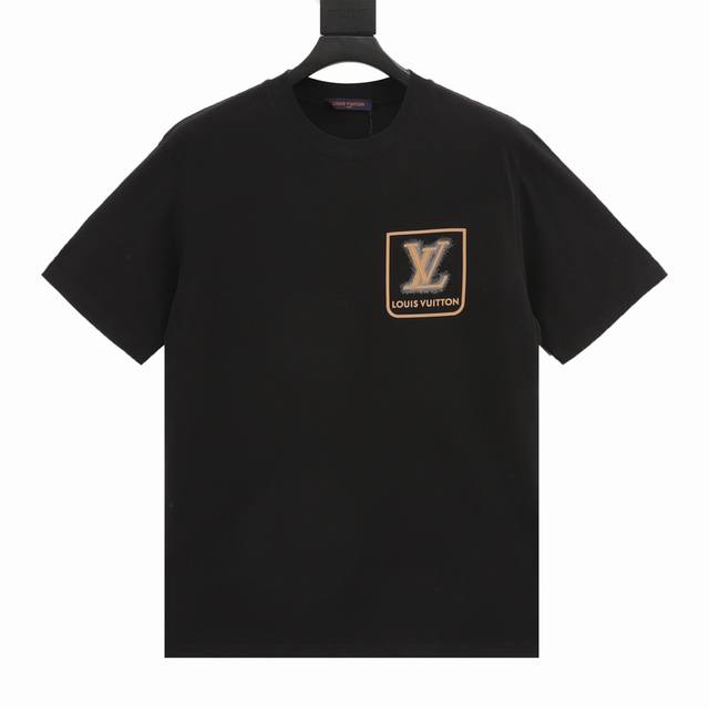 Louis Vuitton 路易威登 假口袋logo立体压胶短袖t恤 采用定制定染240精梳棉原版面料，，手感柔软舒适， 对照原版做丝滑超柔处理，料子 质感超级 - 点击图像关闭
