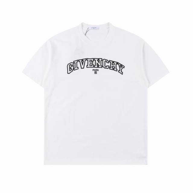 Givenchy 纪梵希 24Ss 镂空字母刺绣短袖 新款男女同款短袖t恤，主创时尚，注入了全新时尚能量。通过探索各种题材和性感魅力，极具辨识度，引领全新街头时