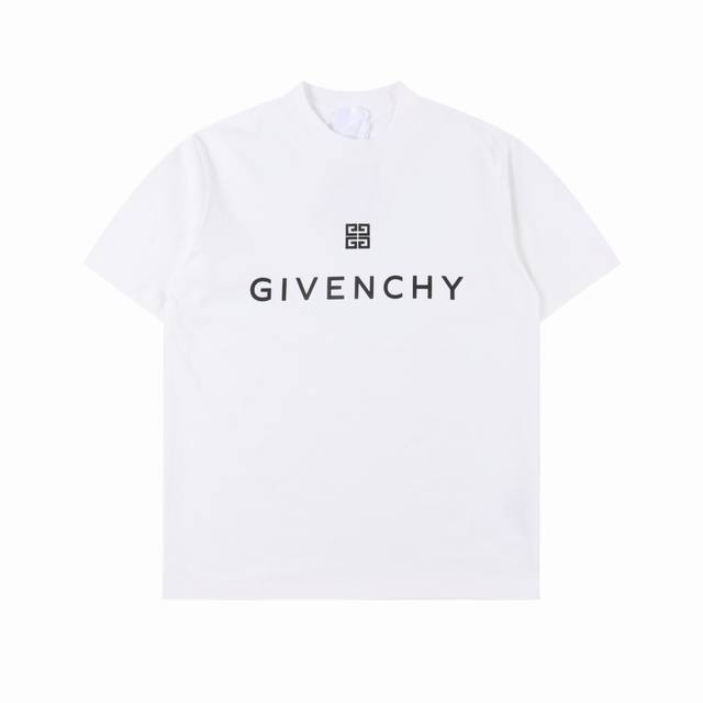 Givenchy 纪梵希gvc 24Ss新款4G方块印花短袖t恤 客供定制面料，贴身体感非常舒适，标志logo图案压胶工艺设计，大牌感十足。 最新时尚宽松版型超