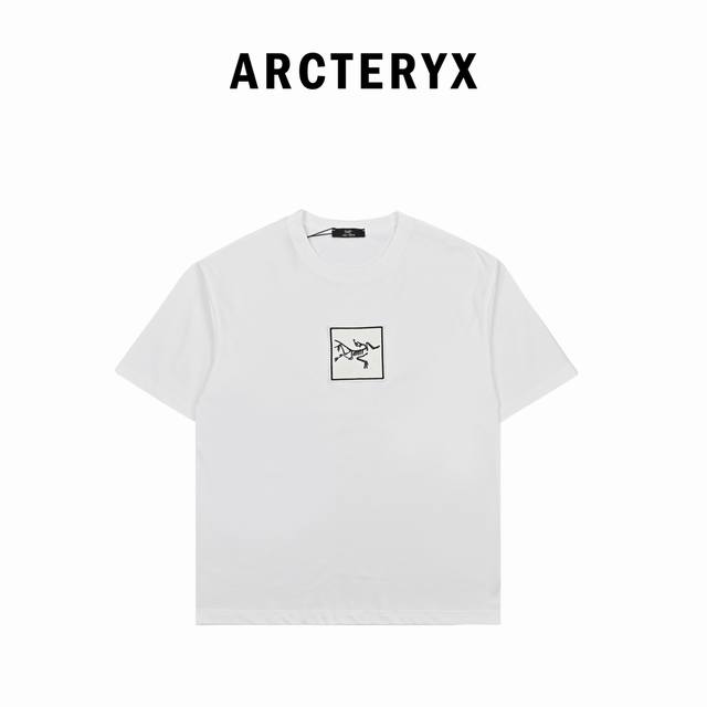 Arcteryx始祖鸟新款首发专柜最新款短袖圆领t恤 高端订制 设计前卫时尚！高端定制高支全棉260克双纱精梳面料.手感柔软.穿着舒适.专柜级别精致车线.做工精