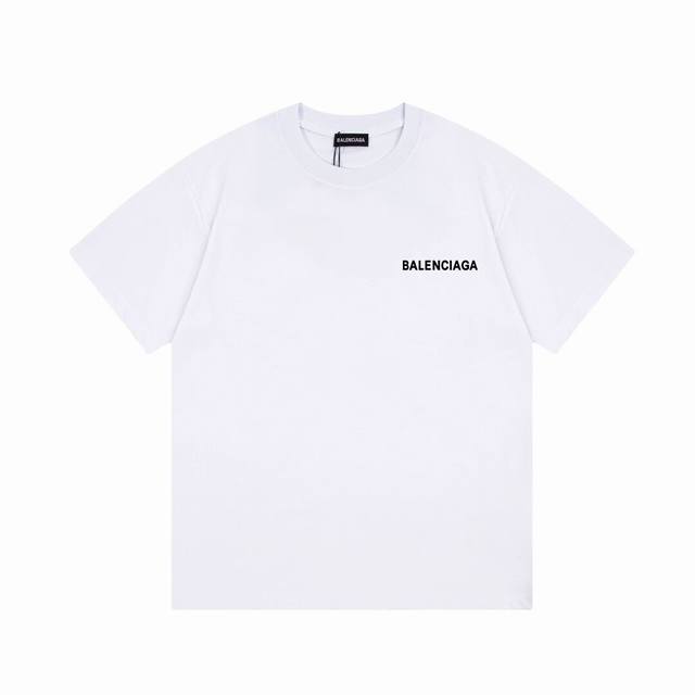 Balenciaga 巴黎世家前后字母短袖， 品质升级，精致做工，手感柔软，充满了复古工艺还拥有厚实的手感，标志性的图标，独有的辨识度。高克重纯棉质感一流！男女