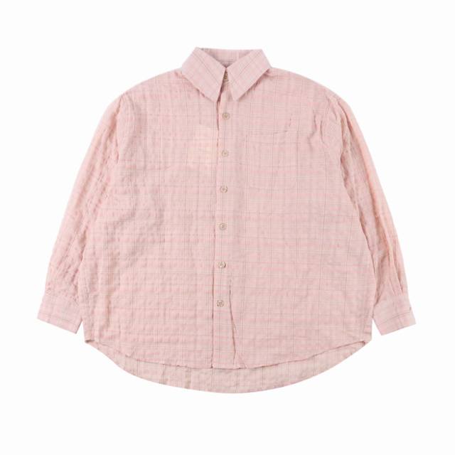 Our Legacy低饱和粉红色褶皱泡泡纱衬衫 休闲宽松廓形格纹长袖薄款 面料很特殊，开发的能还原到百分98的程度，泡泡纱的特性上身感受真的超级舒服，在四季都能