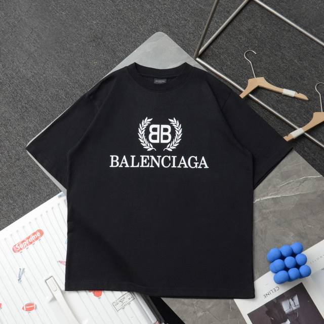 降价 顶级复刻 高端定制 - Balenciaga 巴黎世家 经典麦穗印花圆领短袖t恤 - 颜色：黑色 白色 - 购入原版开模打造，全套定制辅料，细节决定成败