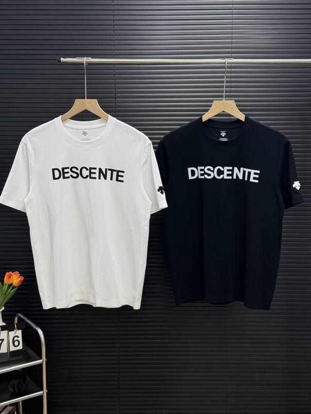 Descente 迪桑特 24Ss夏季基础简约款情侣短袖t恤 颜色：黑色 白色 尺码：M L Xl 2Xl 3Xl 如今热销的顶级流量款！高品质230克纯棉面料