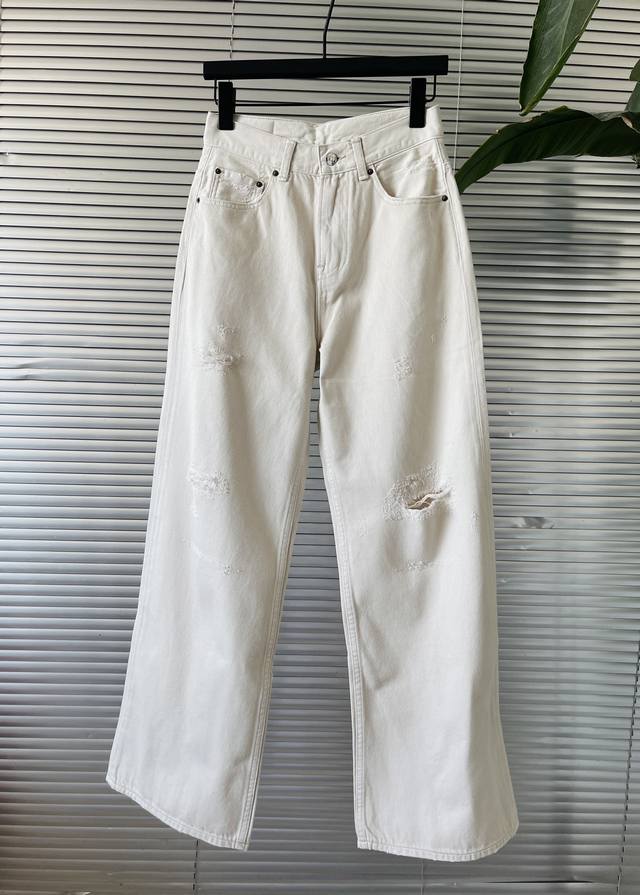 上新 ！Ac23爆款 直筒阔腿破洞牛仔裤，官方品名 Split White 客供日本进口环保原胚牛仔面料，经过环保染料和复杂的套色工艺处理，最终才能呈现出柔和复 - 点击图像关闭