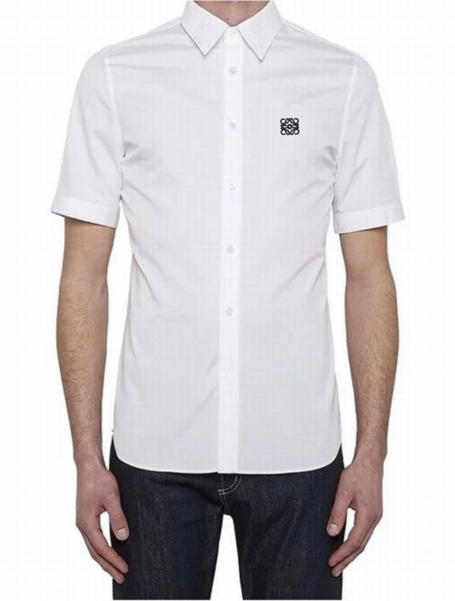 罗家新版本短袖衬衫， Loewe 罗意威原厂货，纯色短袖衬衫 ！专柜同款 罗家专属系列，完美的色彩，要知道他家每年必出，勘称经典之作！这个货真的不是一般小厂能做