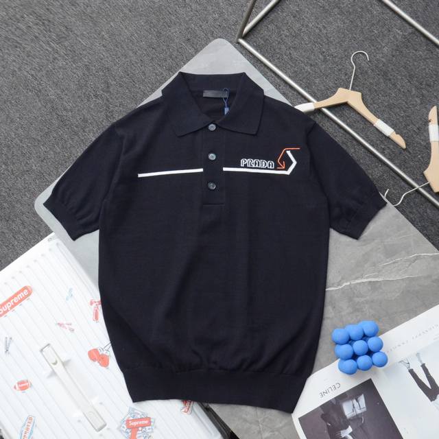 顶级复刻 高端定制 Prada 普拉达 新款针织polo衫短袖t恤 - 款号: 66776 - 颜色：黑色 - 购入原版开模打造，全套定制辅料，细节决定成败。