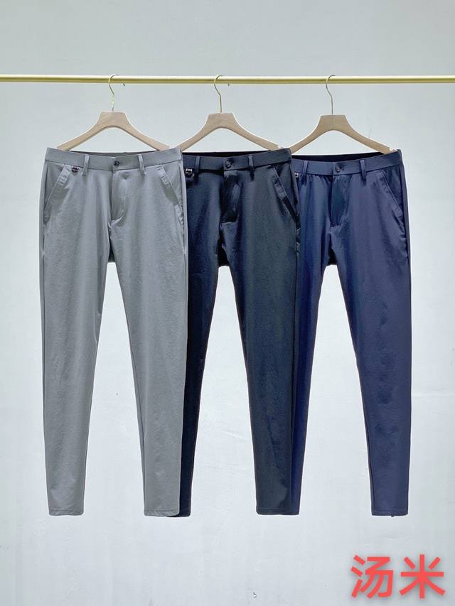 汤家男士速干轻薄男生西裤 汤米 希尔费格，自1985年以男装设计起家，是美国休闲领导品牌之一。 Th崇尚自然、简洁的风尚、独特的款式设计与生活品位，使其迅速占领