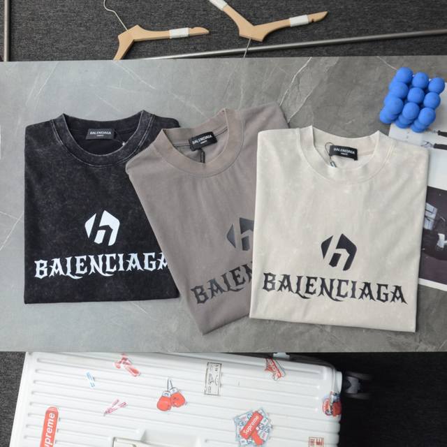 顶级复刻 高端定制 Balenciaga 巴黎世家 新款重工水洗做旧h印花短袖t恤 - 款号: 67380 - 颜色：黑色 灰色 白灰 - 购入原版开模打造，全