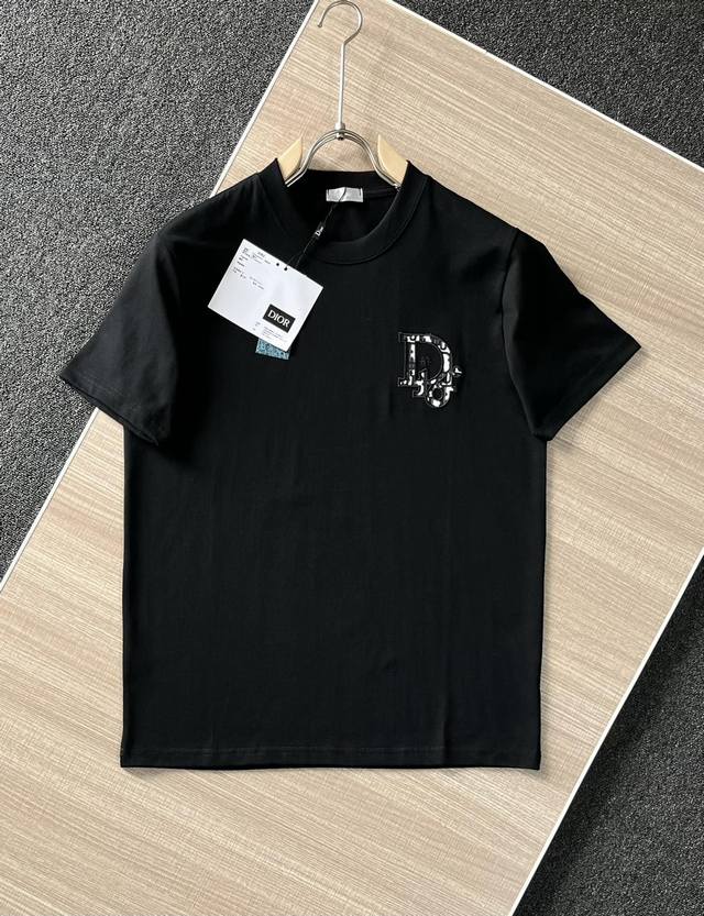 高品质 Dior 迪奥胸前小蜜蜂刺绣t桖， 24Ss夏季新品，官网旗舰店同步开售，经典迪奥logo花纹贴布刺绣，客供240克平纹双纱全棉面料，不起球，不变形，面 - 点击图像关闭