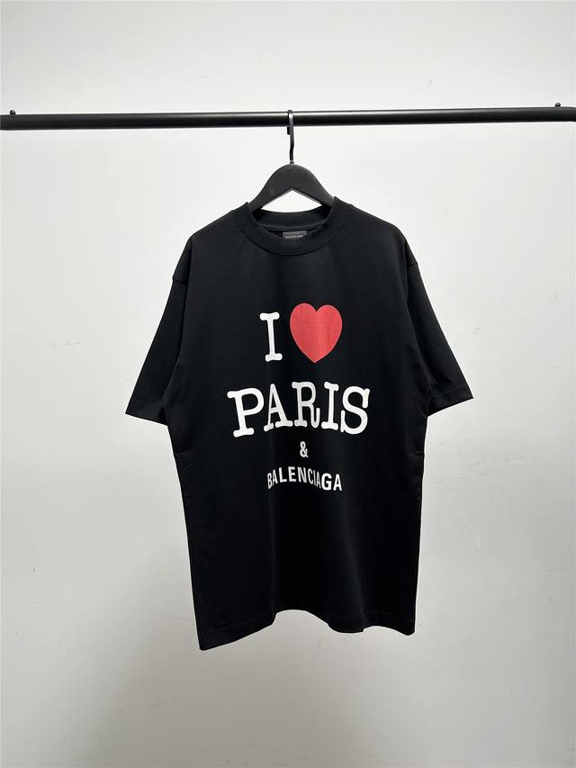 高版本，质量很好！巴黎世家 Balenciaga男女同款红心印花我爱巴黎字母短袖t恤！此款尺码偏大，最小xs穿到140斤左右！最大穿到200斤！ 巴黎世家bal