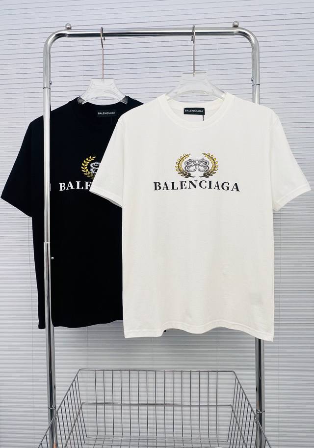 短袖上新：2024 Balenciaga 巴黎世家夏季新款 经典麦穗logo短袖 官网同步，专柜纯棉面料！贴肤舒适，耐看又好穿，经典简约logo设计，原厂工艺一