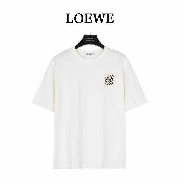 Loewe 罗意威 24Ss 胸口贴布徽标logo刺绣短袖t恤 精选260G棉质双纱面料打造。好打理，柔软舒服。 简约清新百搭经典~神t 简约又高级的设计！非常