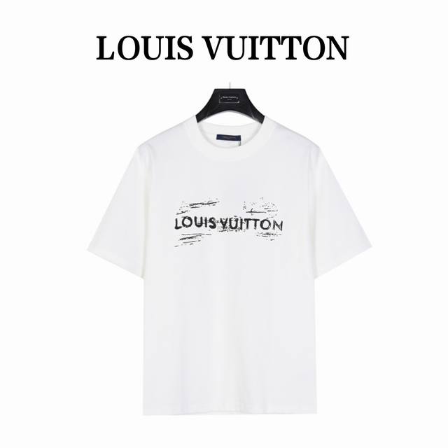 Louisvuitton 路易威登 24Ss 涂鸦logo印花短袖t恤 简约宽松的版型结合纯色的效果， 自然的凸显出高级质感，胸前涂鸦logo印花，后背大lv涂