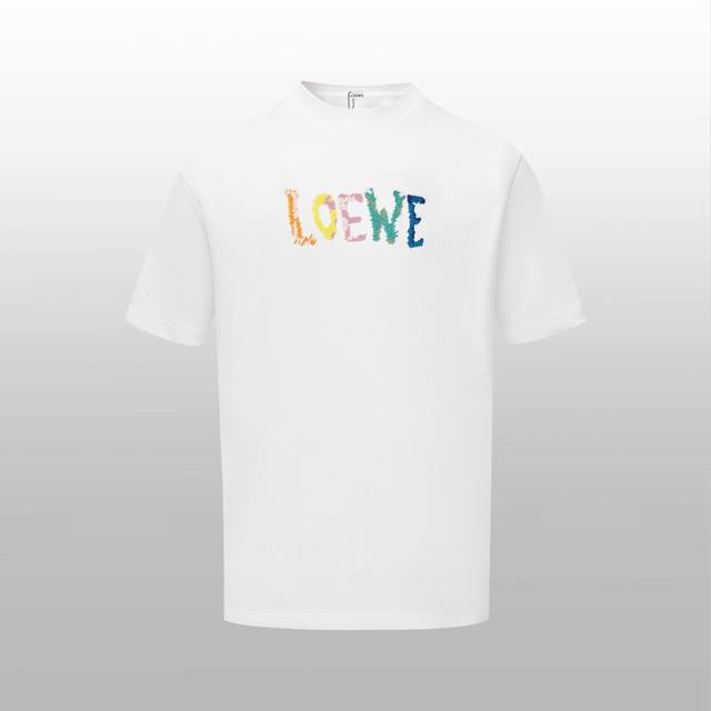 顶级版本 区别通货 -Loewe新款彩虹字母短袖 - 颜色 白色 - 尺码：Xs S M L - 辅料: 全套定制辅料 - 版型：宽松 - 无性别区分 男女同款